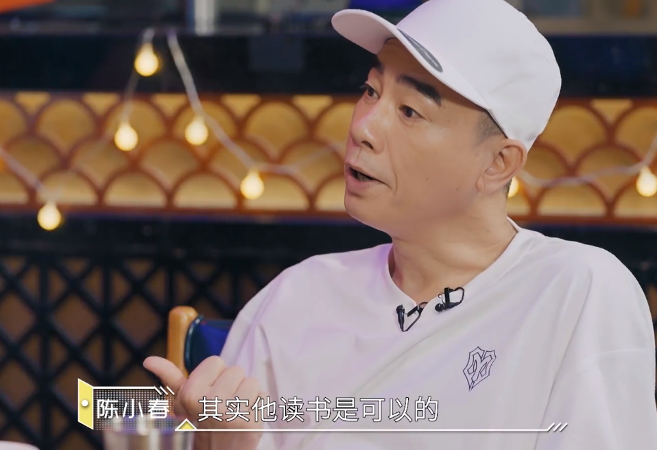 陈小春自嘲被Jasper冷落，小儿子安抚老父亲的醋意，脾气更像自己