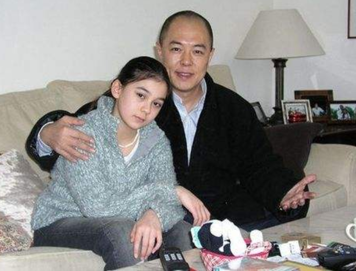 有種“混血兒”叫張鐵林女兒，顏值超高似仙女，連名字都仙氣十足