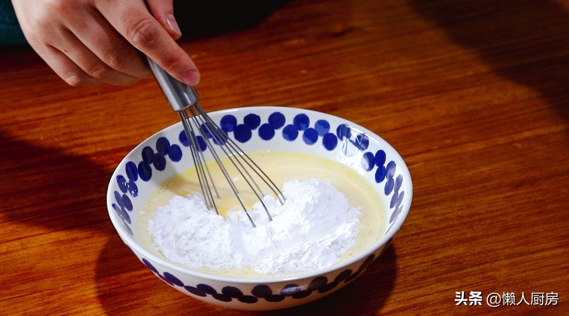 雞蛋和澱粉一起炒，不粘勺子，不粘盤子，吃起來軟糯香甜