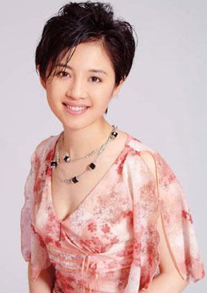 她是倪萍的接班人许戈辉，本前途一片光明，为