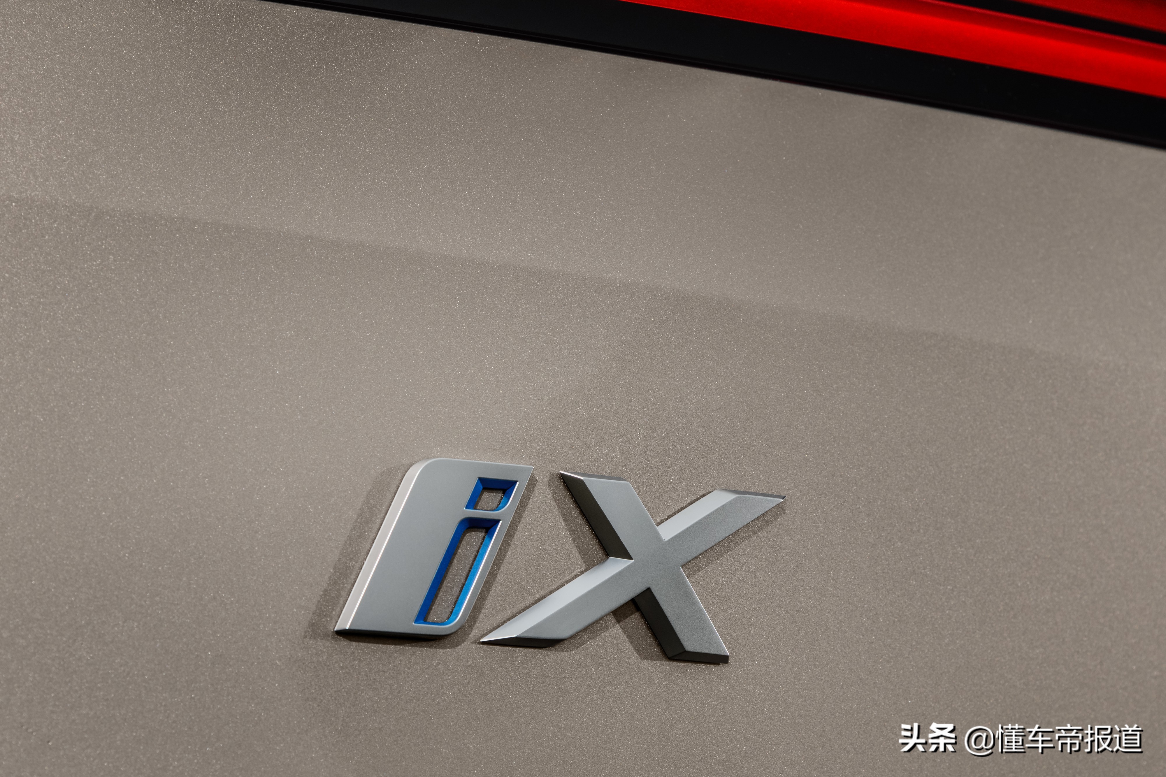 新车 | 宝马iX电动SUV首发，续航600公里，明年上市