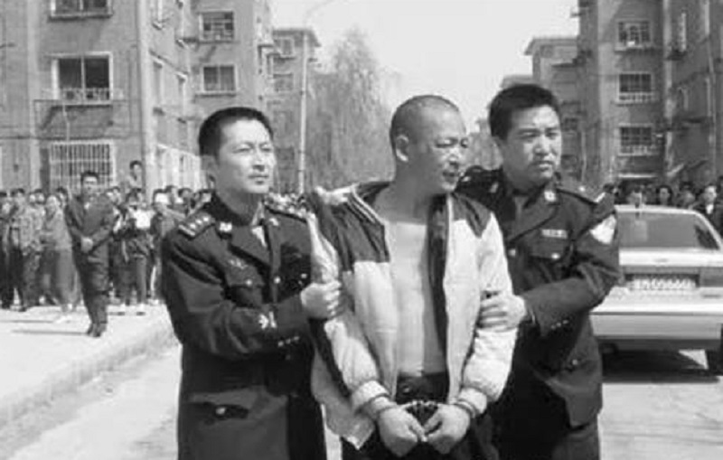 案件回顾：长春一美男子，4年杀害17名美女，妻子帮其分尸后良心发现想自杀