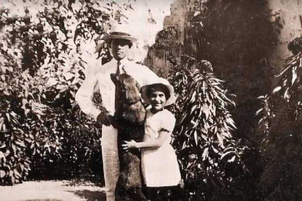 法国一名中法混血老太，苦等中国初恋55年，83岁