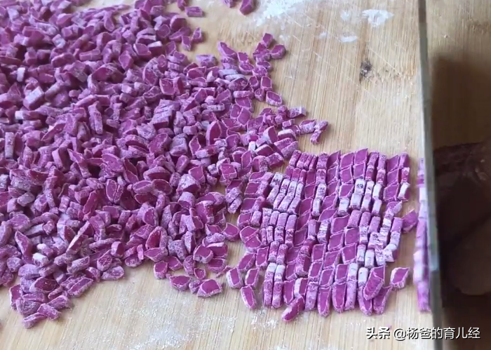 Add 2 eggs to dragon fruit to make pimple soup too delicious, delicious and nutritious, especially for children