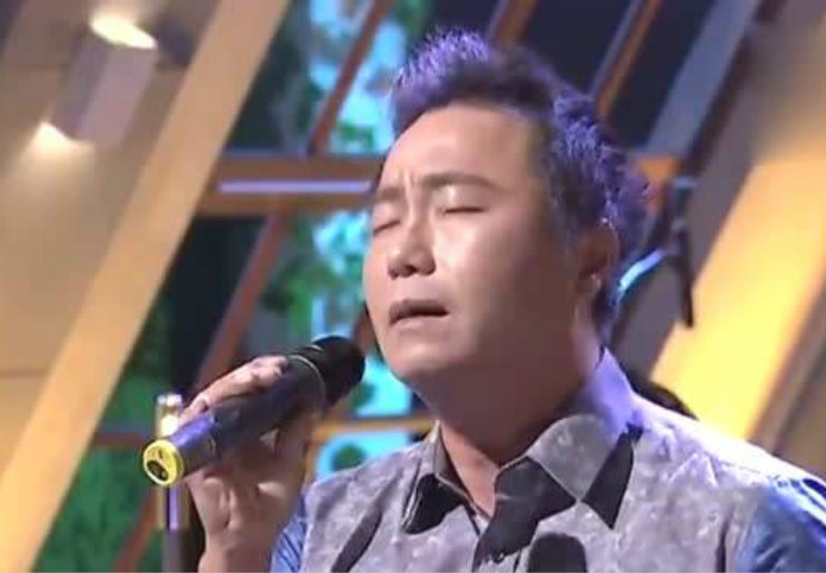 已婚男歌手不避嫌，邀7位美女庆生，前女友自杀