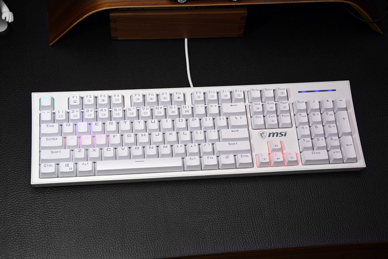 高特青轴、RGB侧灯、109元，微星这款让那些机械手感键盘瑟瑟发抖