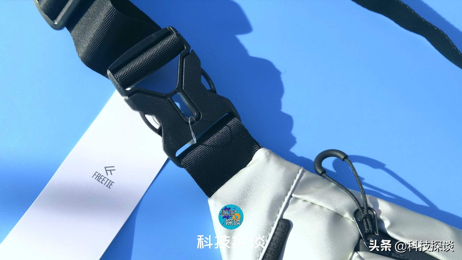 还记得老罗带货的FREETIE飞织抗菌健步鞋？它家出腰胸包了