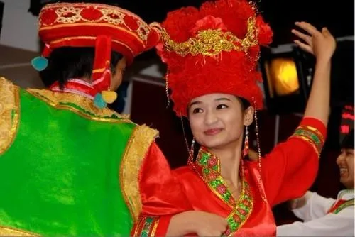 白族婚俗與婚服