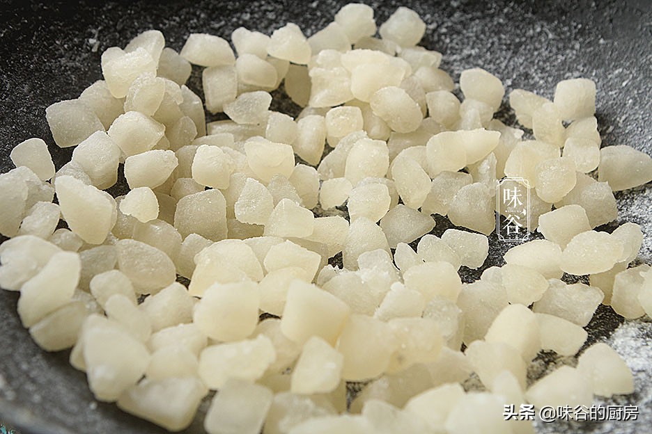 柚子皮是好寶貝，別再扔掉了，做成小零食清香甘甜，全家都愛吃