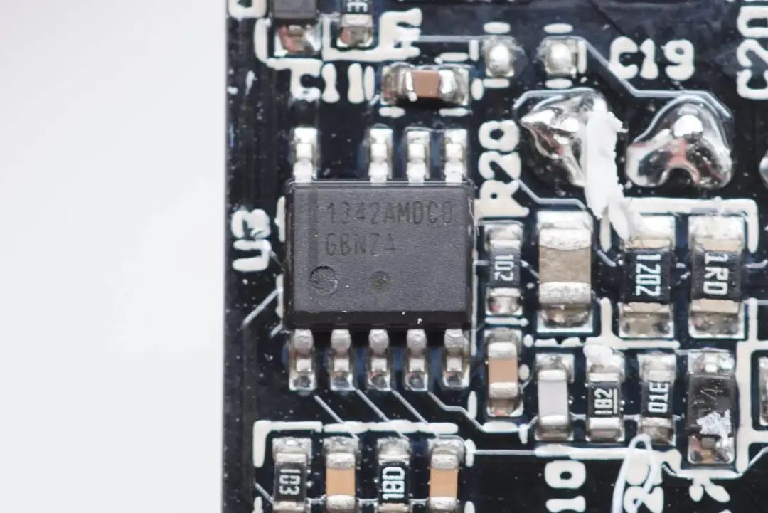 加油中国芯！拆解一款国产GaN器件的65W氮化镓快充