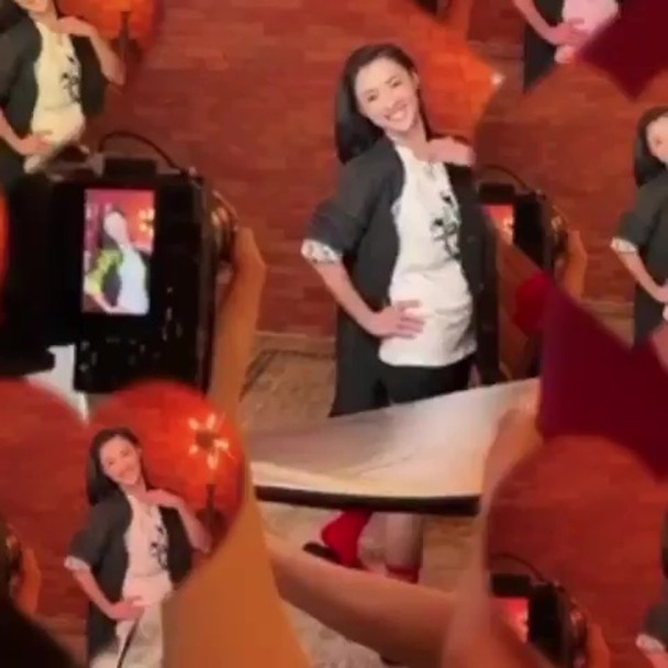 张柏芝抱小儿子超市购物，否认怀第四胎，自曝正式封肚不再生育