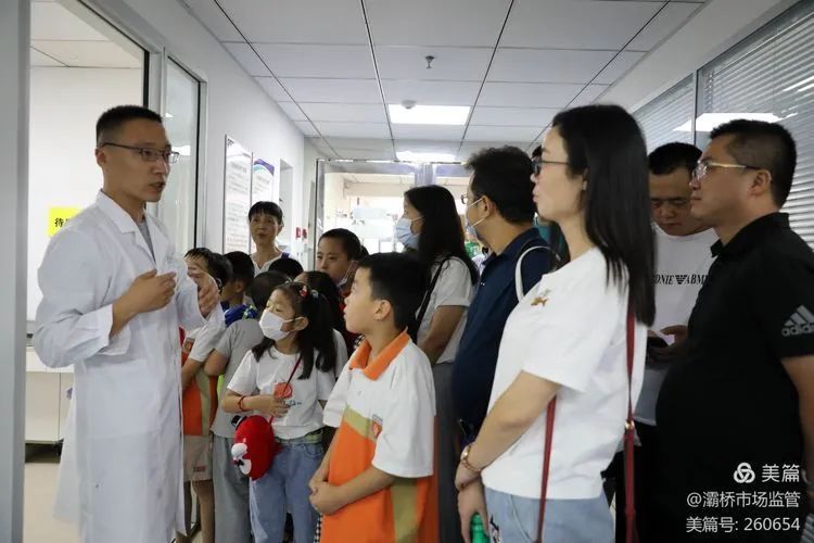 走进科学 共育文明——区市场监管局组织学生和家长走进食品检测机构