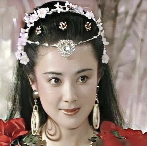 傅艺伟的毁灭史：从“最美妲己”到“阶下囚”，她经历了什么？