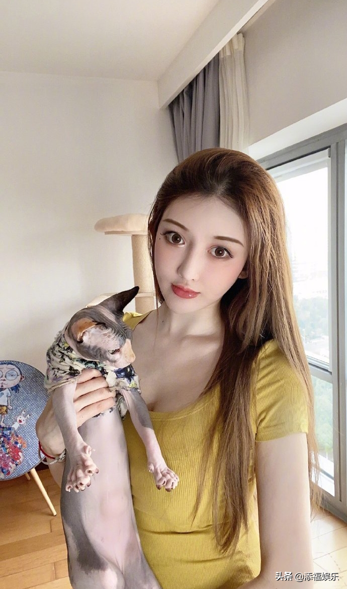 小g娜重出江湖，半夜与说唱选手黄旭暧昧，他老婆还是吴亦凡粉丝