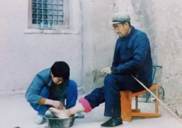 20年前，因“背起爸爸上学”感动中国的李勇，如