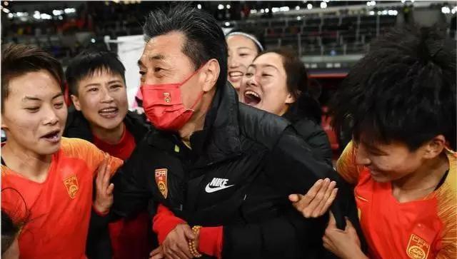 中国女足名单引争议，贾秀全为何总是被质疑？了解下三号隋波事件