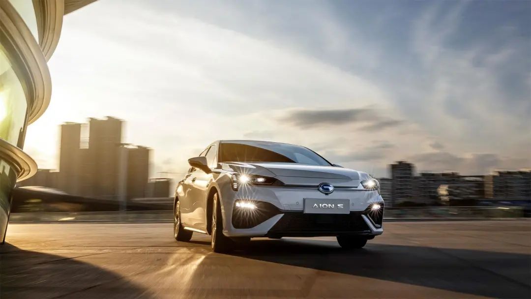 纯电AION S和插电秦PLUS DM-i你选谁？