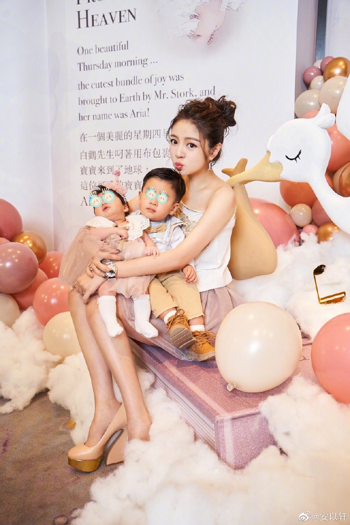安以軒曬子女近照，66提前送母親節禮物，女兒娃寶側臉和媽媽超像