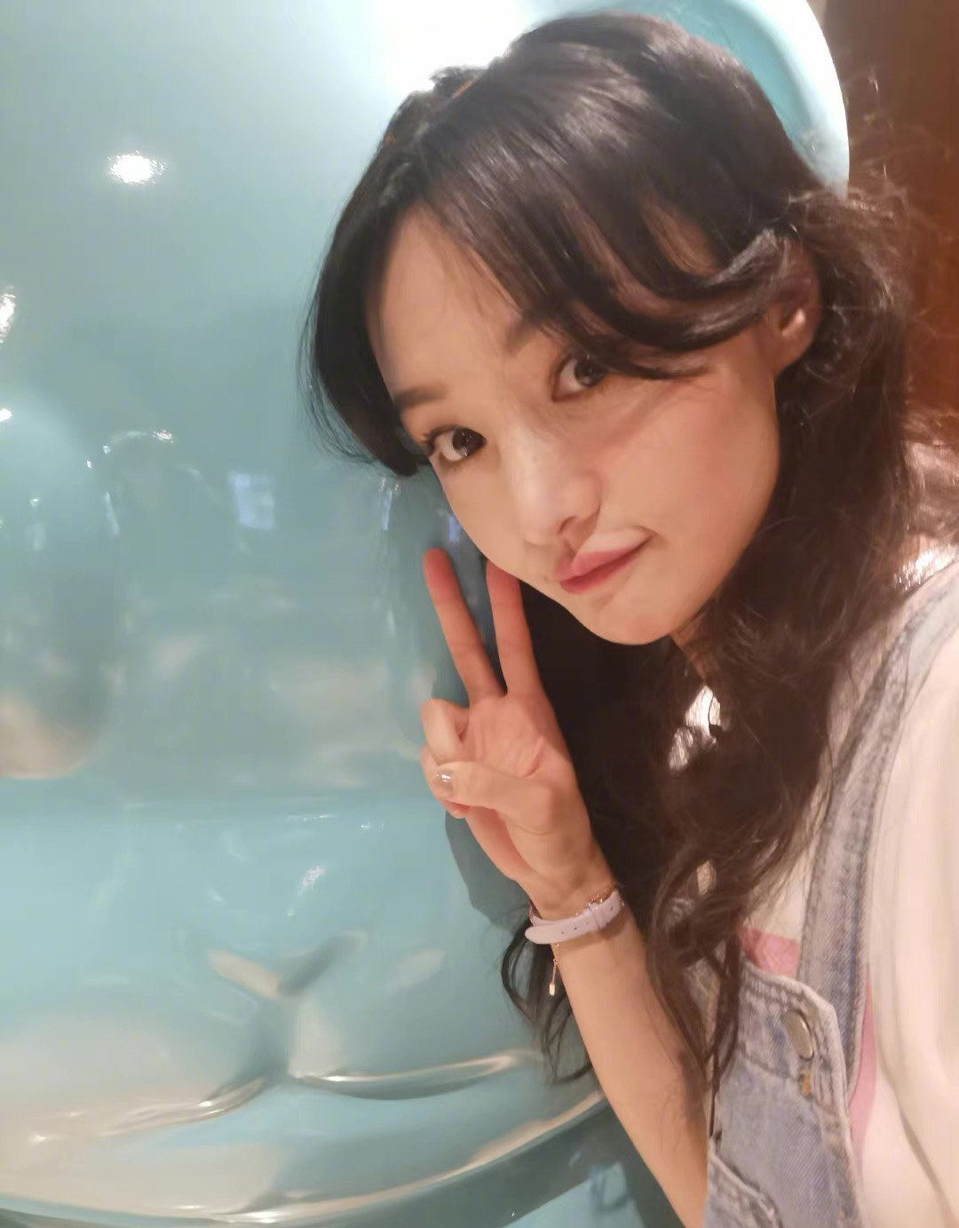 郑爽炒作金晨为直播造势，利用粉丝赚钱，网友：只有胡彦斌能治她