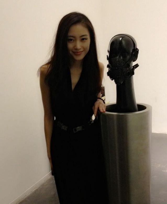 当红小花旧照，双下巴胖妞的逆袭太真实，卸妆