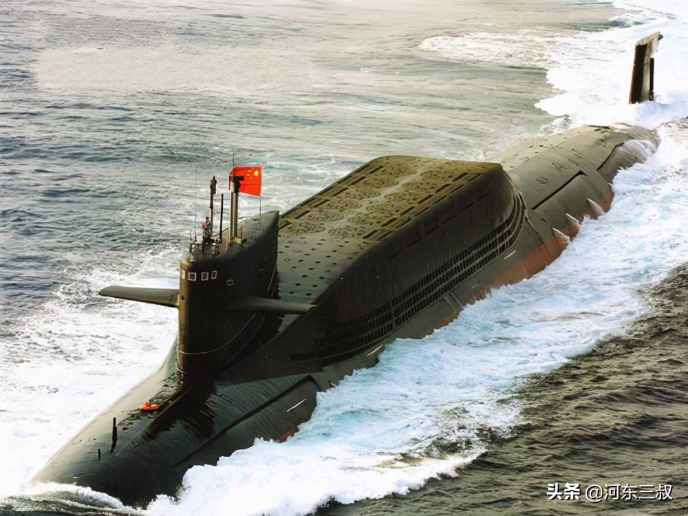 能动手绝不动口，解放军7艘核潜艇现身南海，美航母痛快闪人