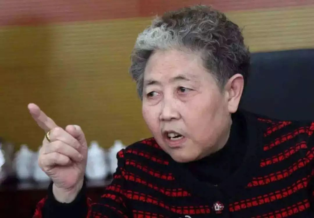 年卖45亿的老干妈，儿子为省4亿让产品变味，73岁陶华碧登场挽救