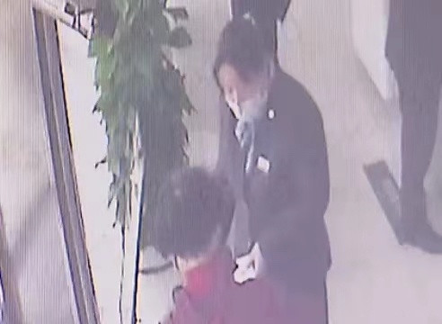 怎么劝都不听，就是要汇8万元给熟人买理财产品，结果