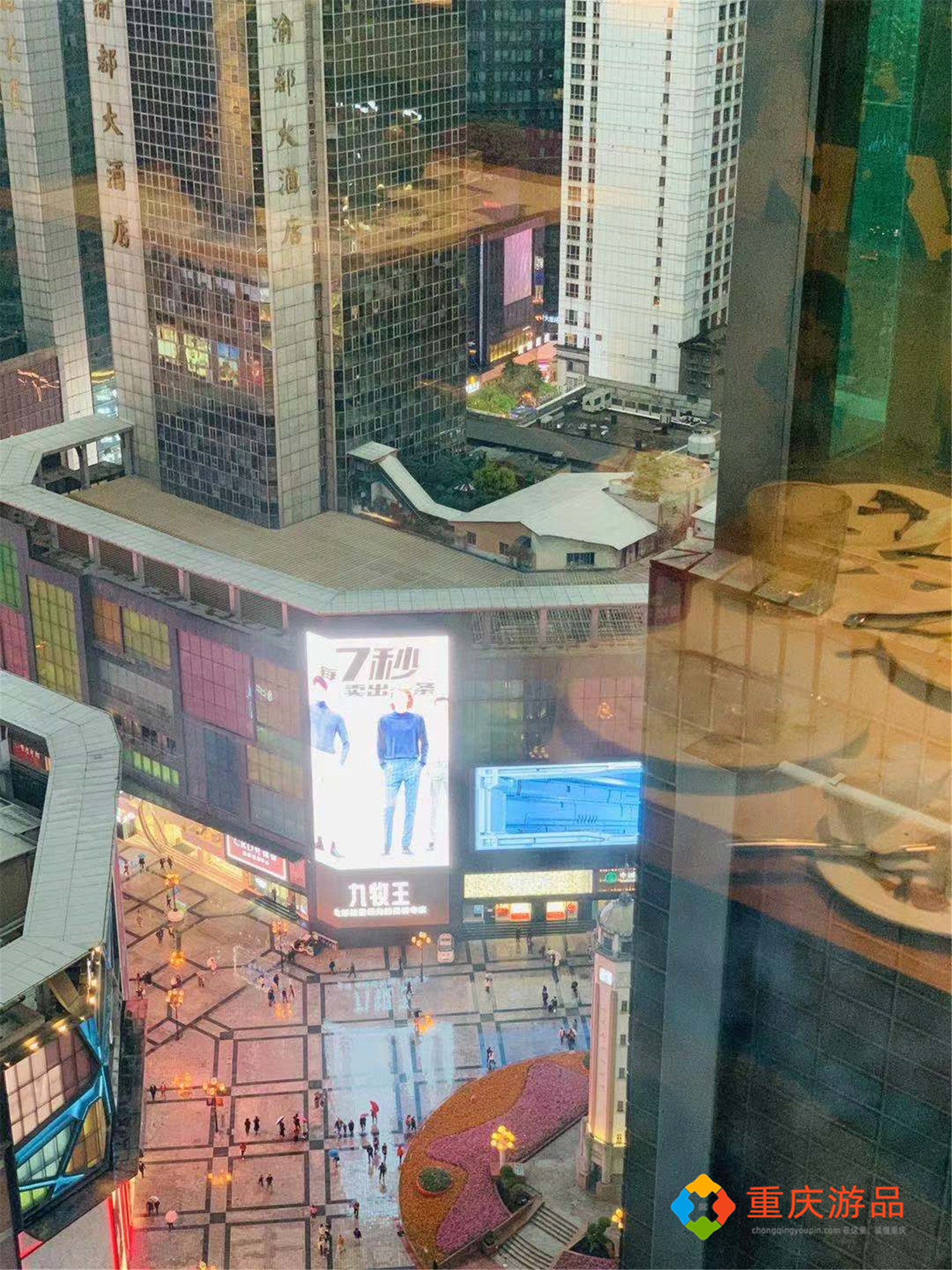重庆百米高空上的餐厅：人均30元的高性价比，老板主动要求团购