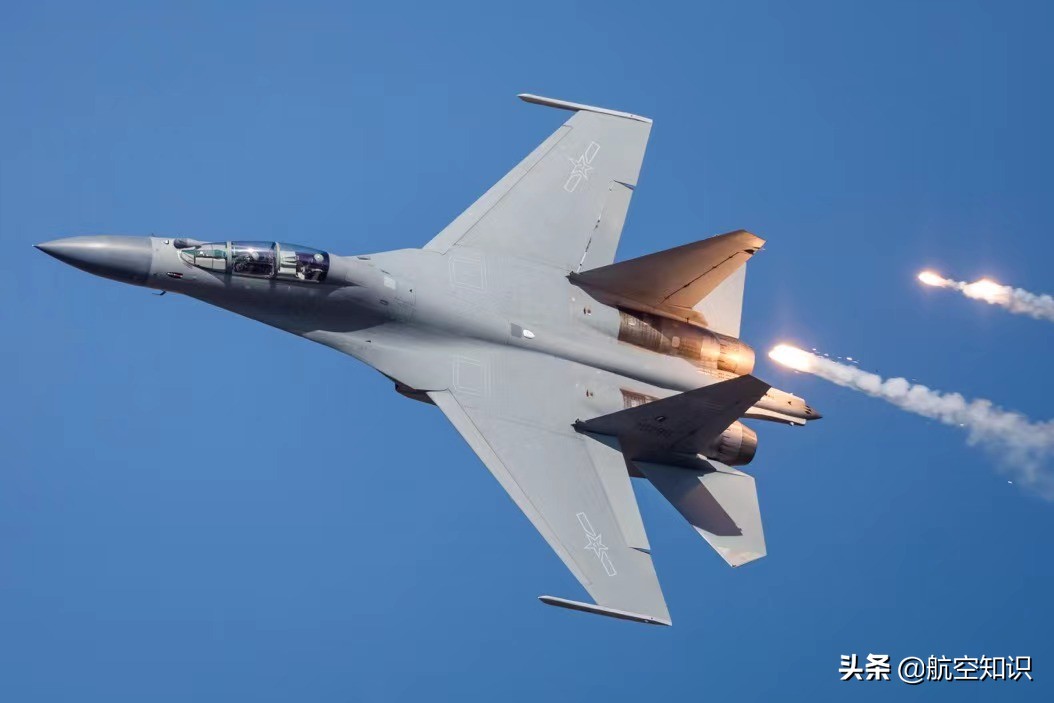 The two-seater version of F-20, or will open a new air combat mode - iNEWS