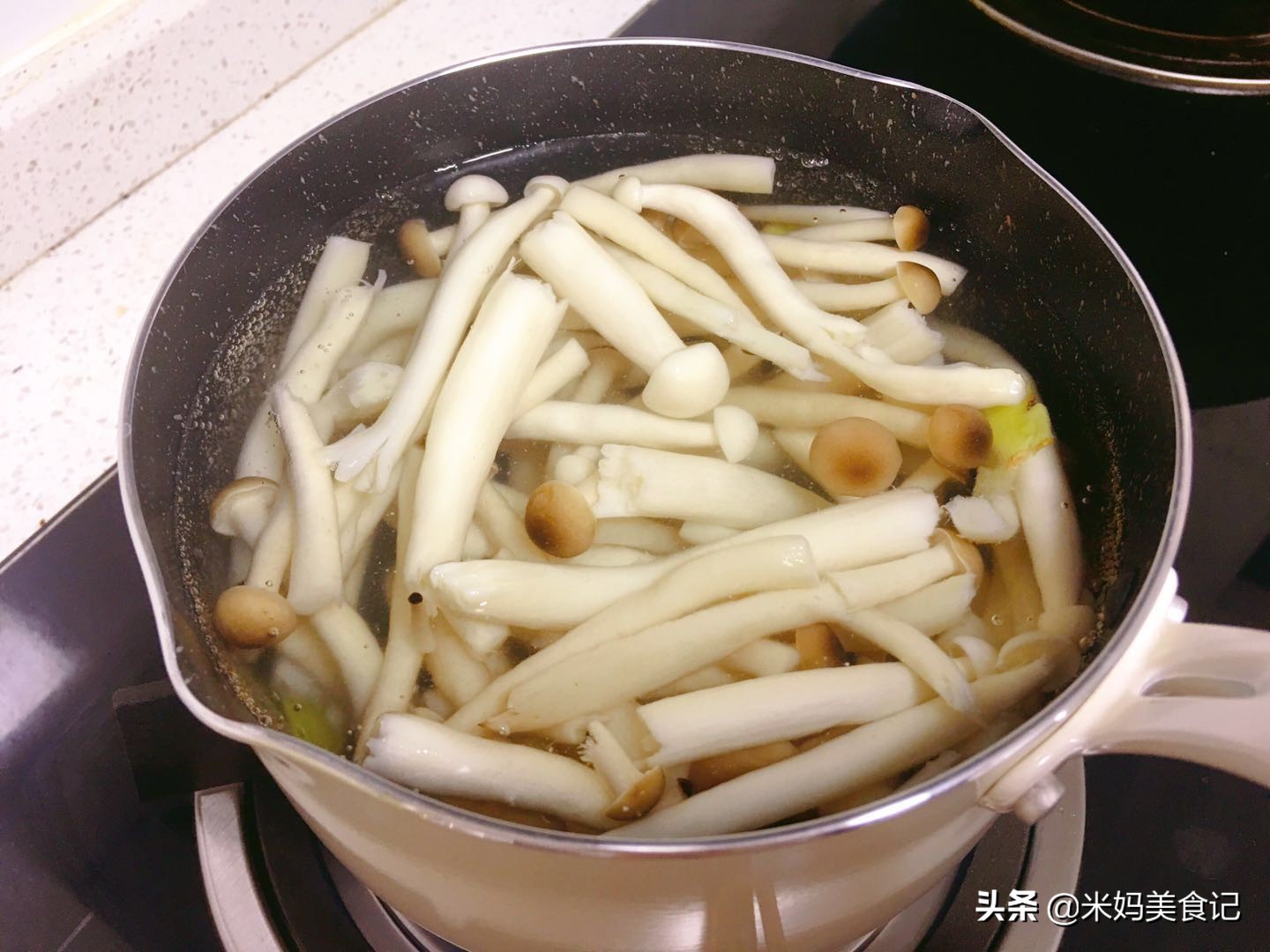 图片[9]-三鲜虾仁菌菇汤做法步骤图 营养又美味家人常喝对脾胃好！-起舞食谱网