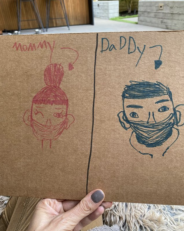 吴彦祖携妻复刻20年前恩爱旧照，为43岁Lisa庆生，自侃发量变少