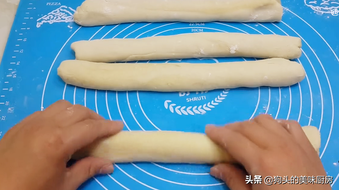 這零食我連吃了三天，一口一個，比麵包還好吃，太香了