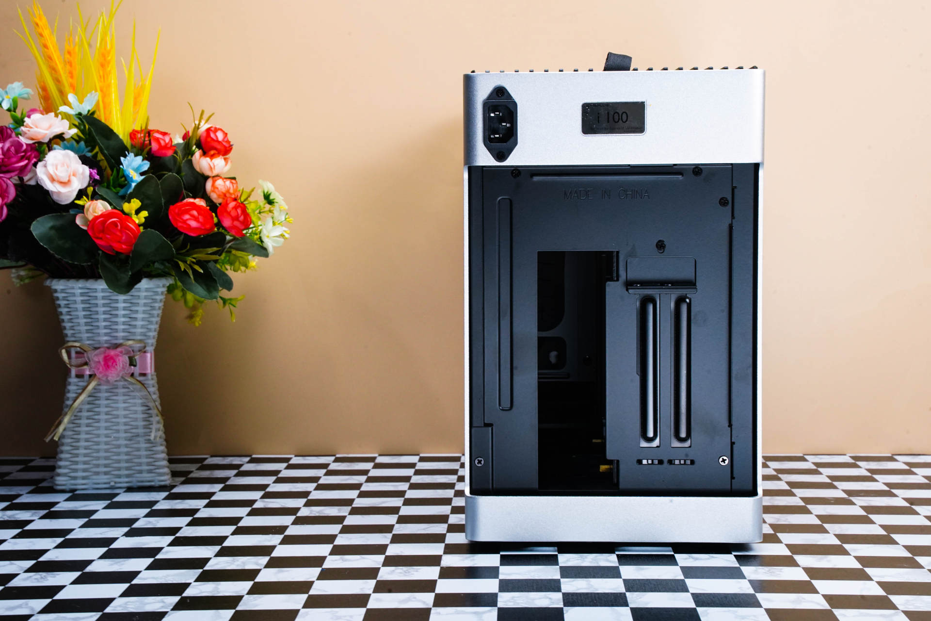 办公电脑也要高颜值，帮闺蜜组装电脑，我自己却爱了