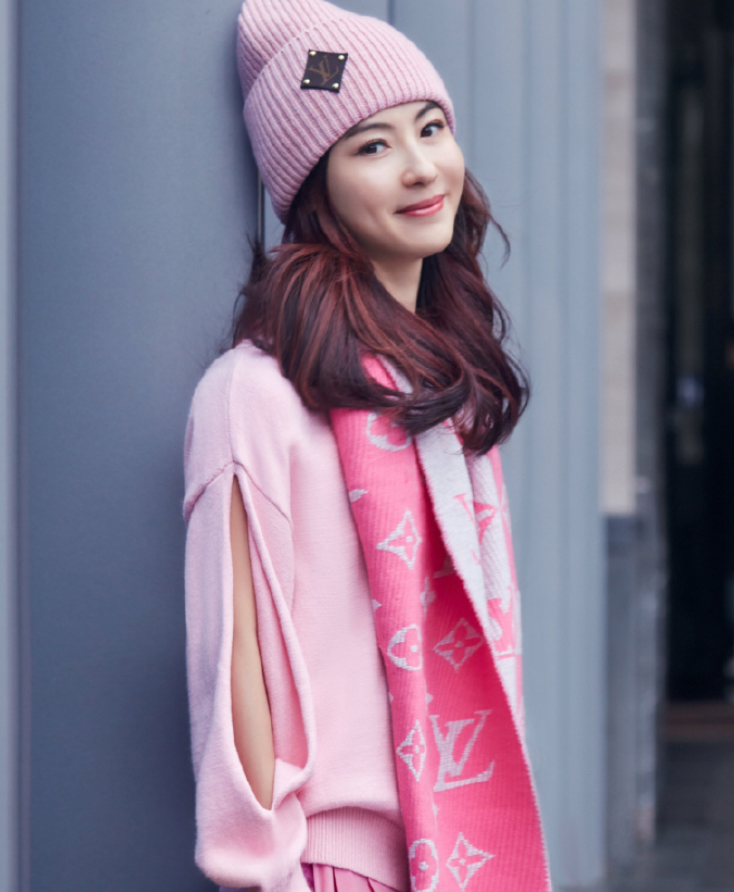 张柏芝现身高定秀T台，半永久贴头皮发型走红，