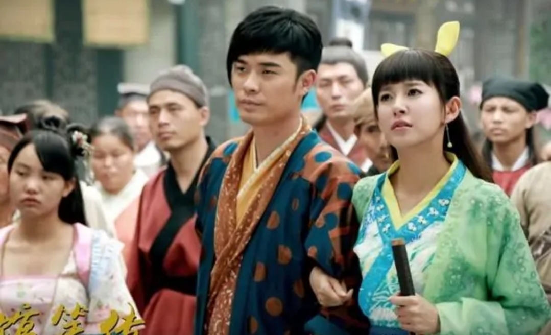 张子萱大女儿包饺子给妹妹吃，小女儿冲天揪搞怪可爱，陈赫未出镜