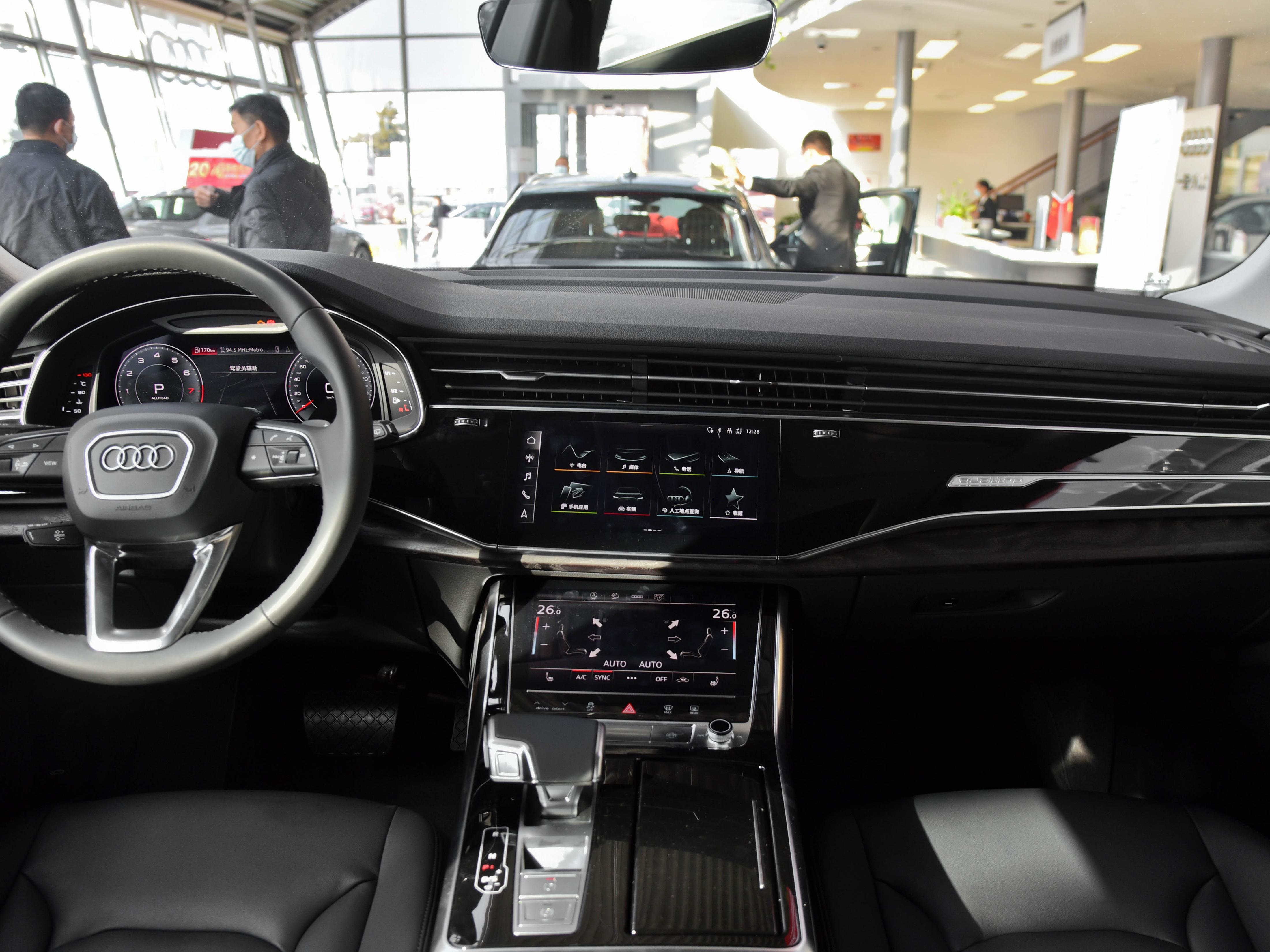 All lowend models have fourwheel drive + air suspension, pure