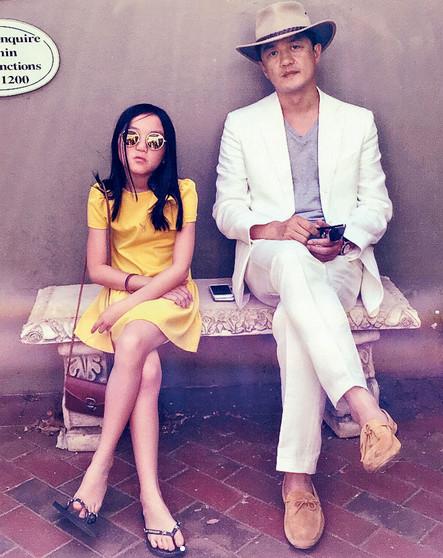 时尚小女王李嫣和母亲王菲姐姐窦靖童的合照