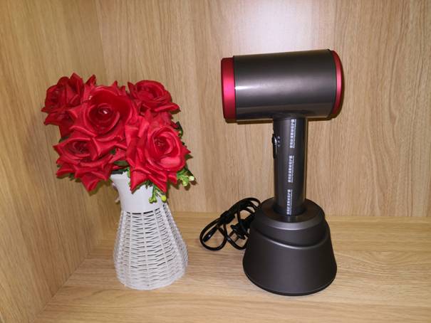 百变造型，无限精彩-诗恩无线吹风机评测