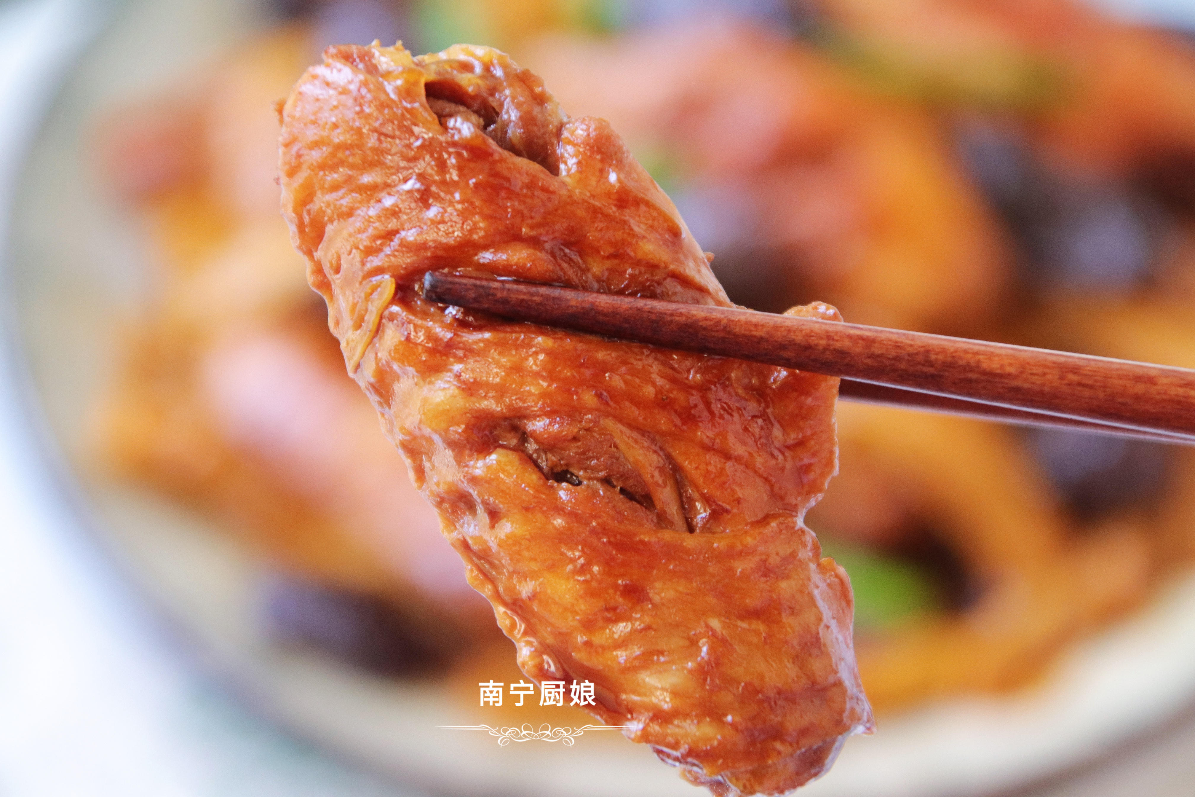 做红烧鸡翅，很多人下锅前就做错了，难怪做出来肉质发柴、腥味重