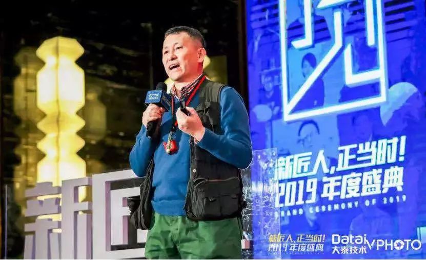 一个亿难挣，但精神的暴富可以从这10本书开始