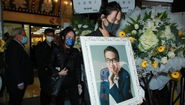 达哥小儿子在葬礼后被网暴，就因为笑了下？网