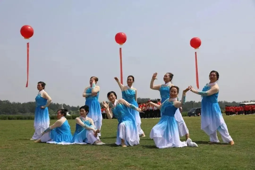 上千人齐聚这里“翩翩起舞”......