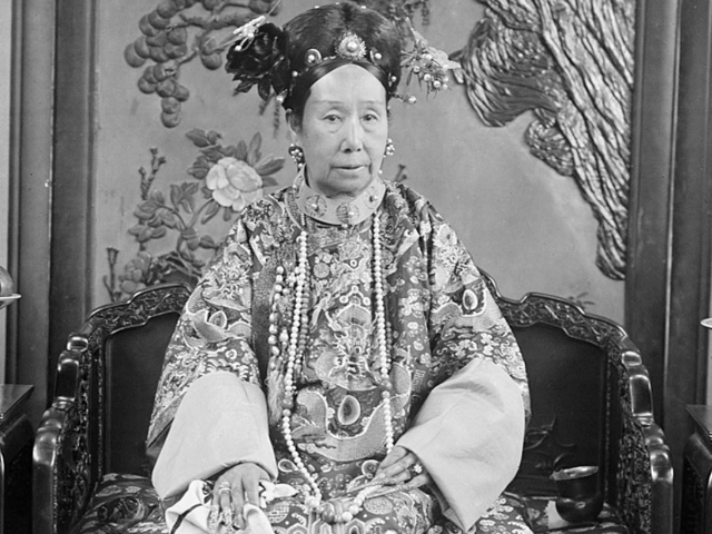 Cixi had to serve 100 dishes per meal, but only two bites per dish ...