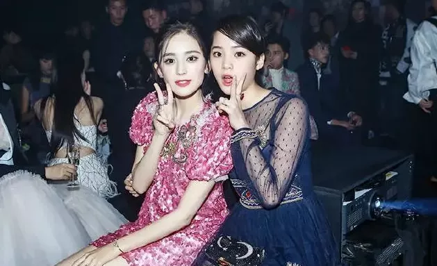 娱乐圈塑料姐妹情:钱可以一起挣,饭可以一起吃,但老娘必须最美