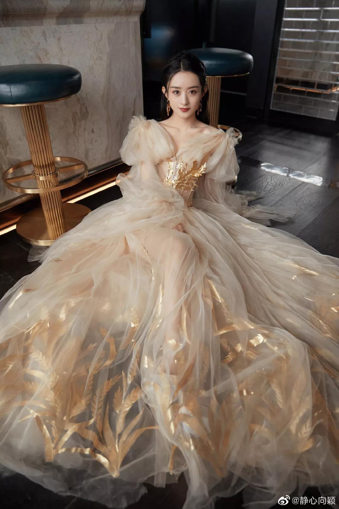 Of Zhao Liying pat oneself without the person