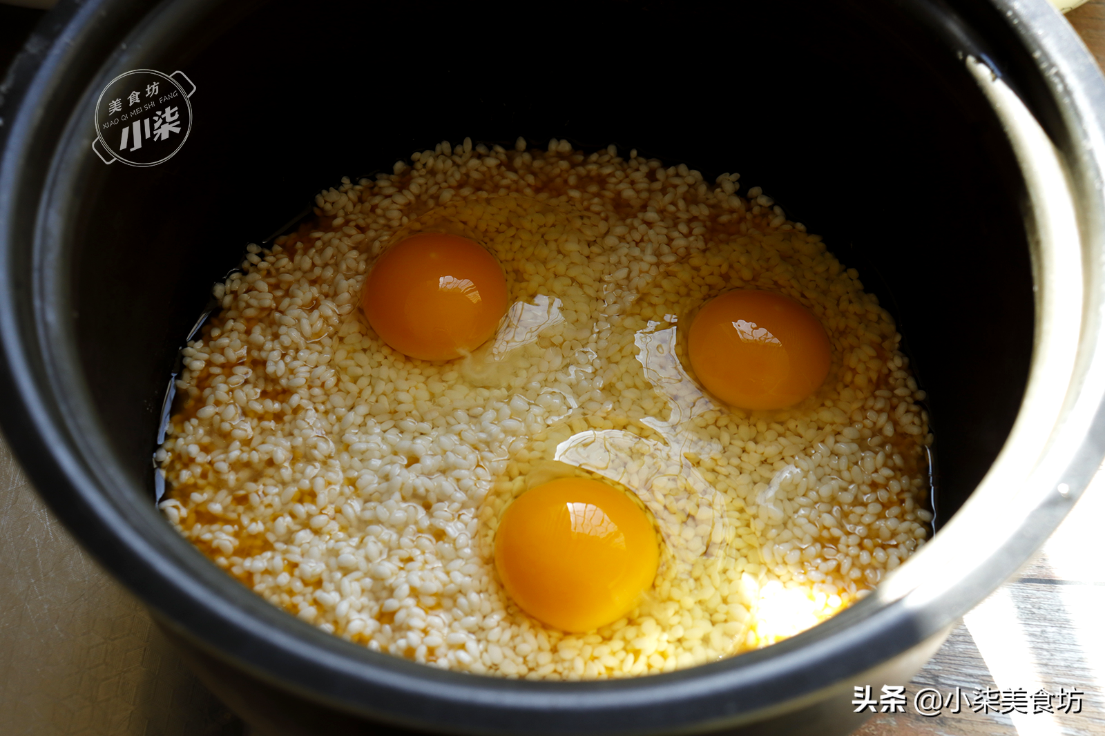 大米別直接蒸了，打3個雞蛋，老保姆拿手絕活，過年就要這樣吃