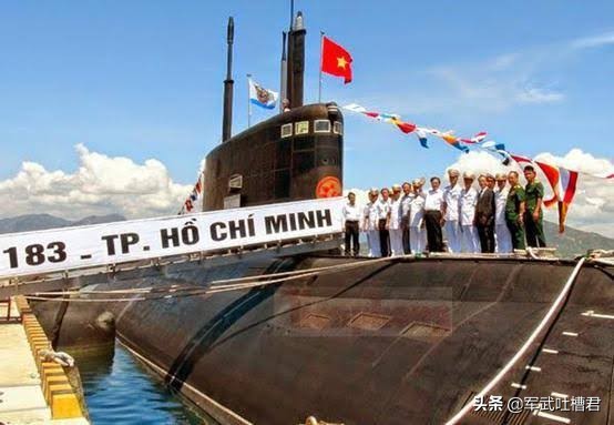 女军官手提LV包，海军自费采购基洛潜艇，越南为何如此财大气粗？