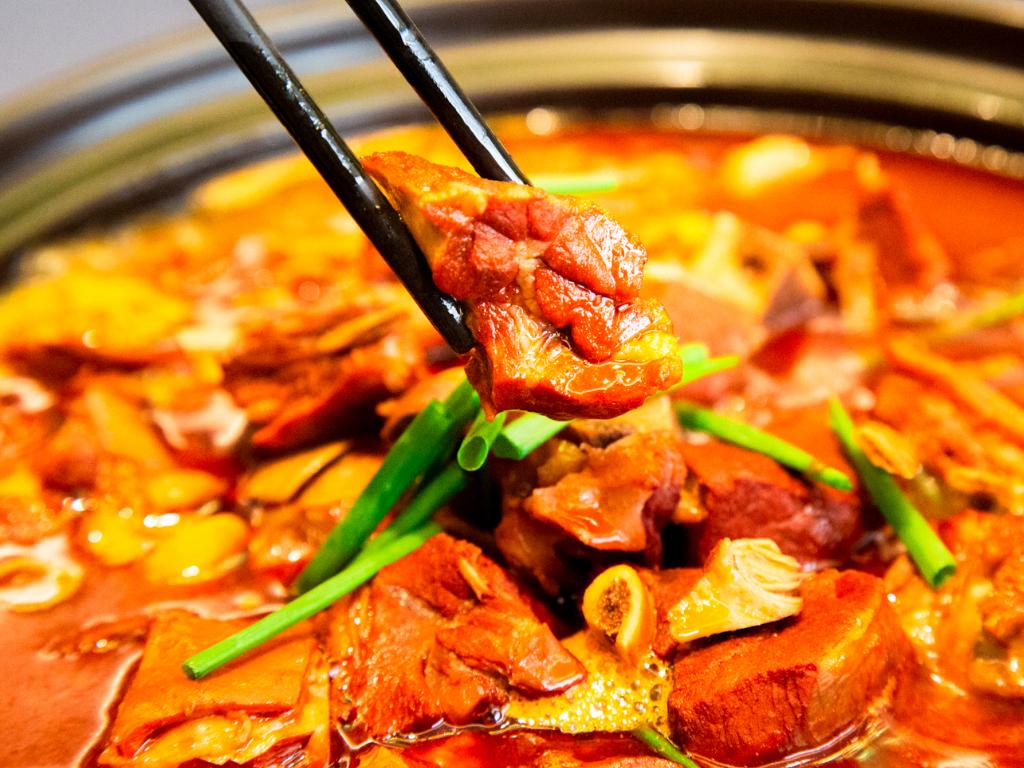 Braised sauce, use this method to color the color, the color is more