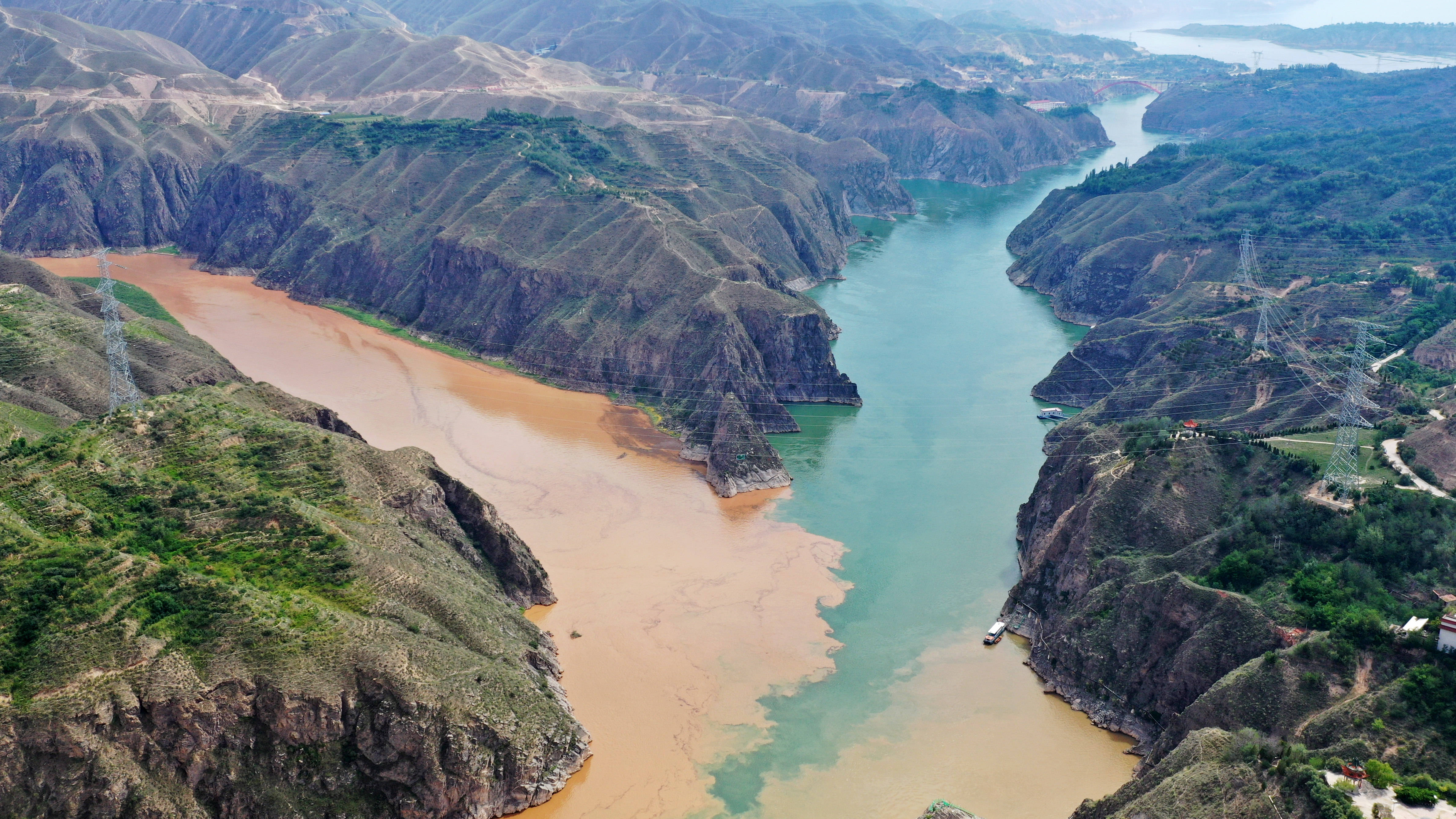 Why does the Yellow River water change from yellow to green?Hukou