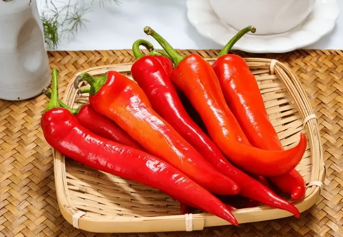 Eating chili peppers is the bane of stomach problems or a boon for health, should you eat them
